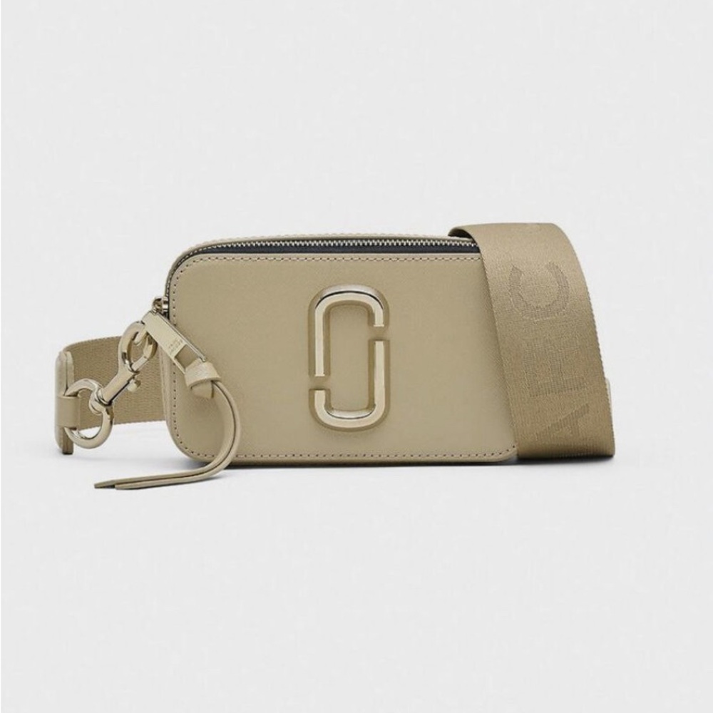 MARC JACOBS The Snapshot Bag in Natural Color